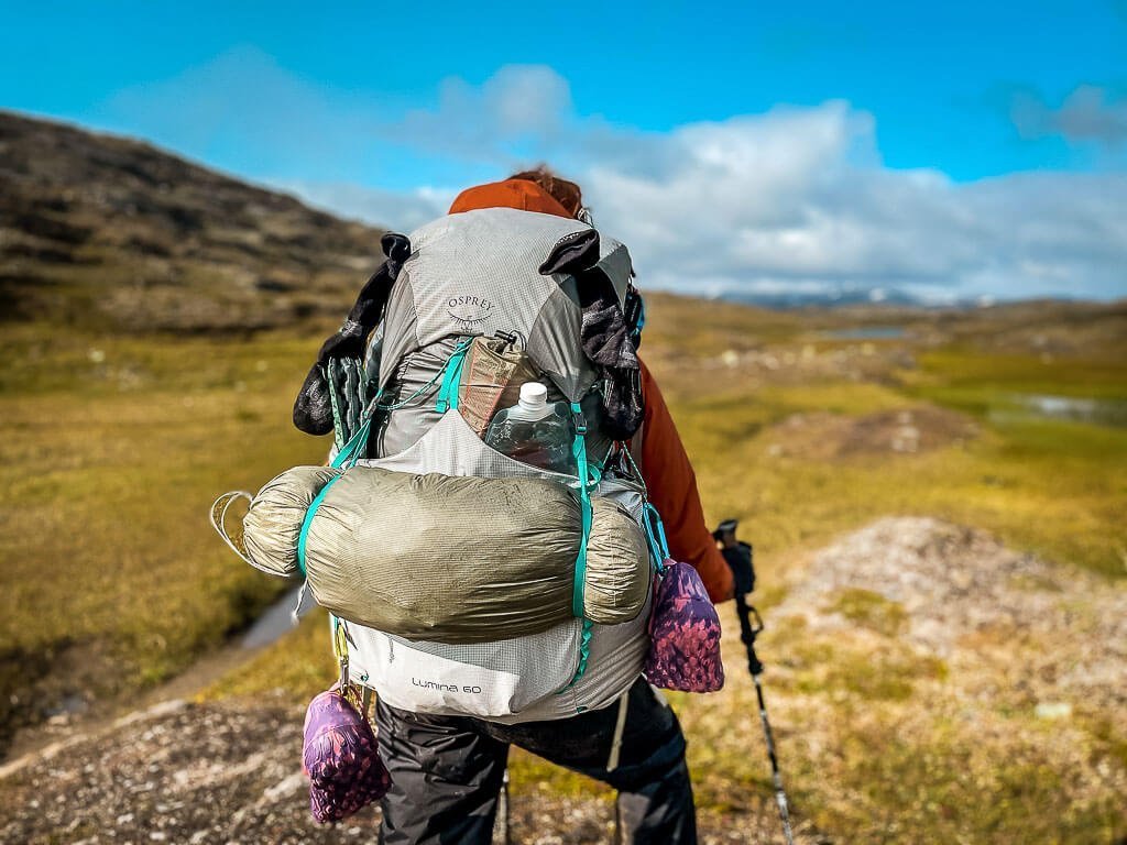 Rucksack Osprey Lumina 60 beim Trekking in Lappland mit Couchflucht