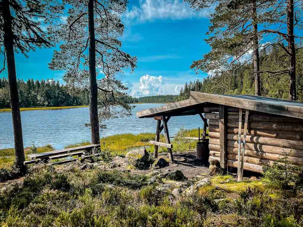Drgaj&ouml;n See und Schutzh&uuml;tte im Gyllbergen Naturreservat bei Borl&auml;nge