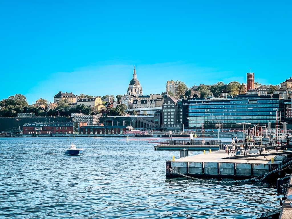 Stockholm Kurztrip Promenade am Wasser mit Blick auf S&ouml;dermalm