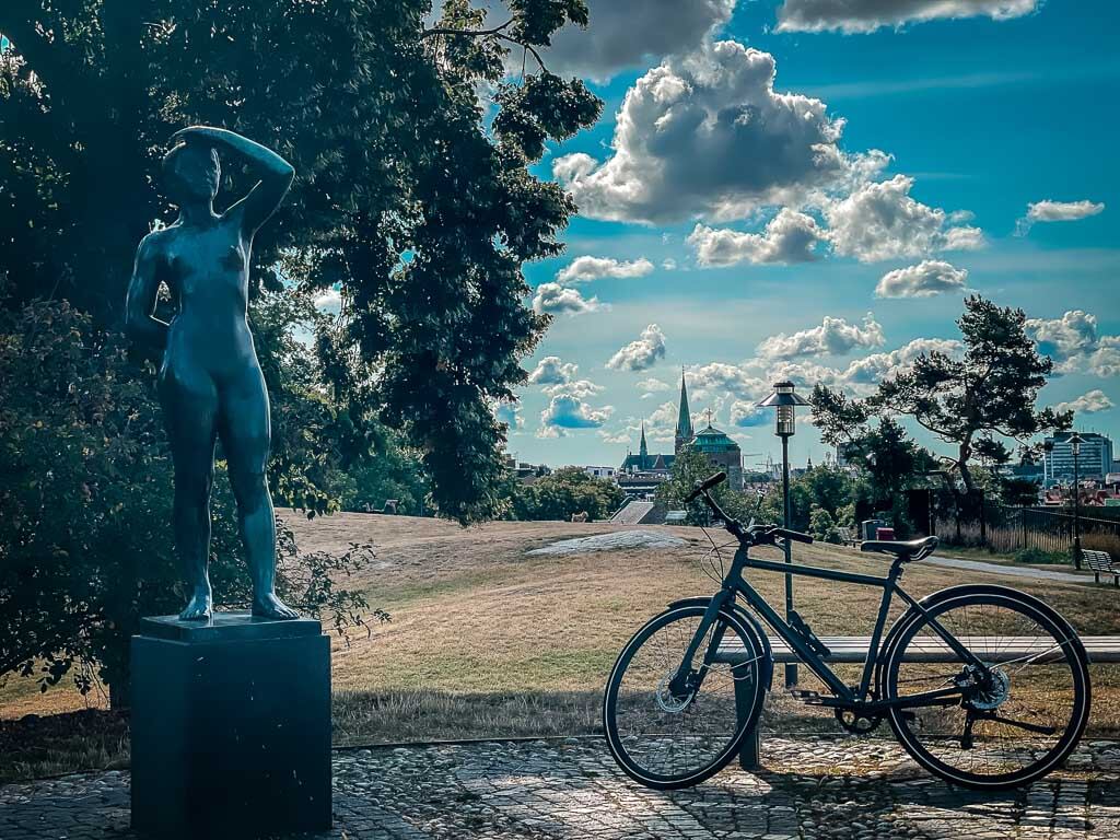 Stockholm Seven Summits Fahrrad im Park von Vanadislunden