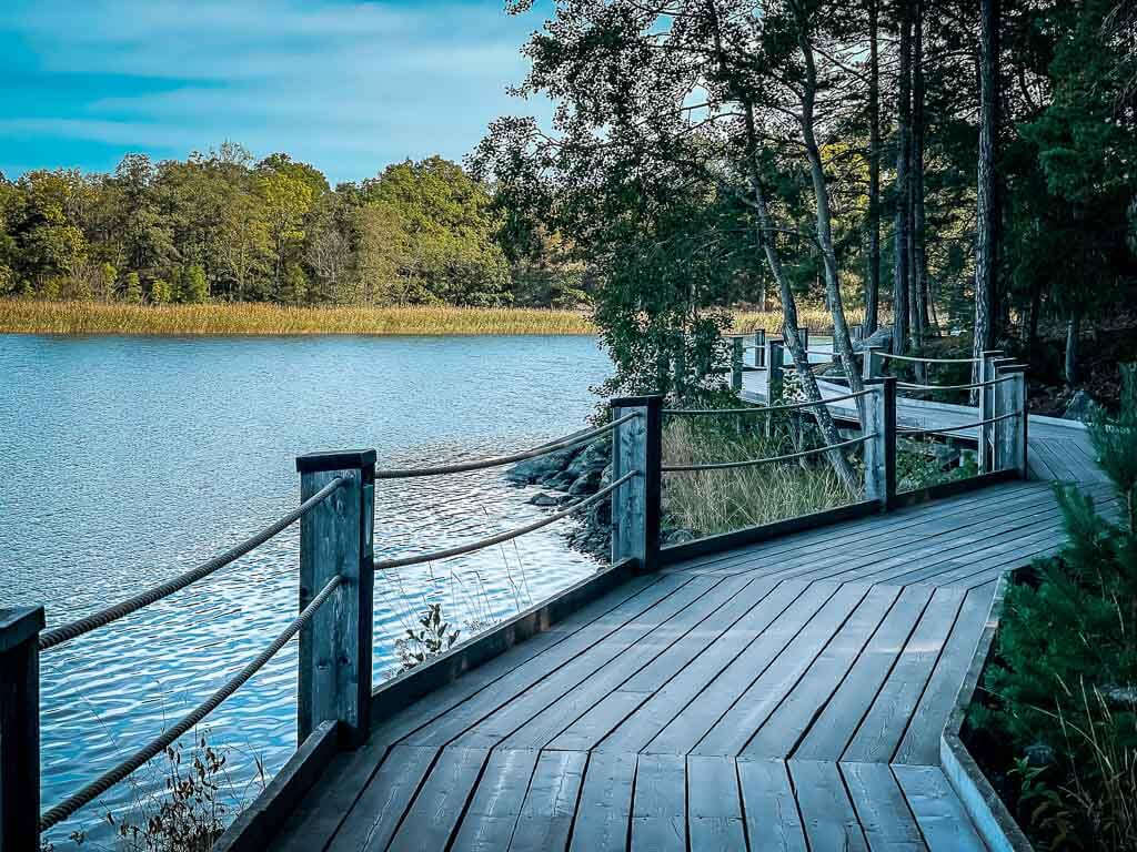 Steg am Kunstmuseum Artipelag bei Stockholm