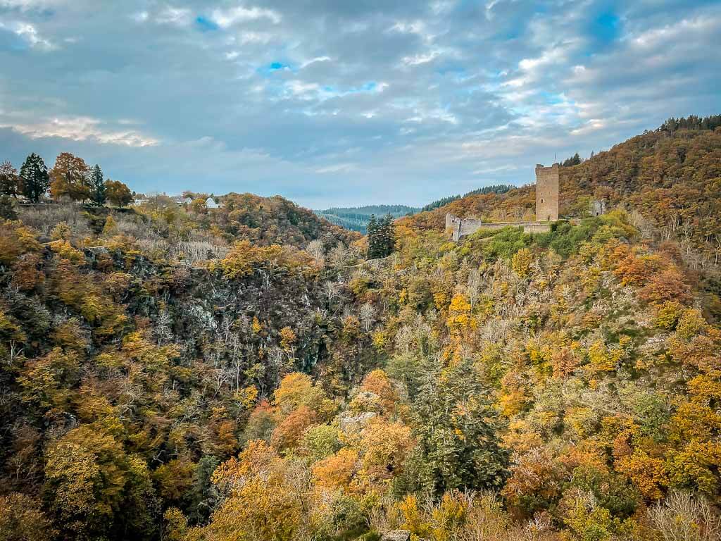 Wandern in der Vulkaneifel auf dem Manderscheider Burgenstieg