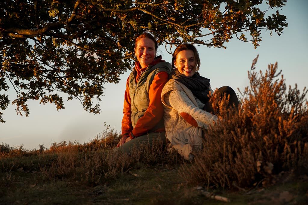 Couchflucht Sabrina Bechtold und Friederike Franze in der Heidelandschaft am Archemerberg