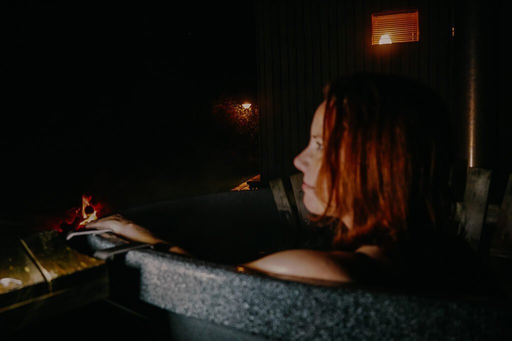 Couchflucht Sabrina Bechtold im Whirlpool des Naturcampingplatzes De Lemeler Esch