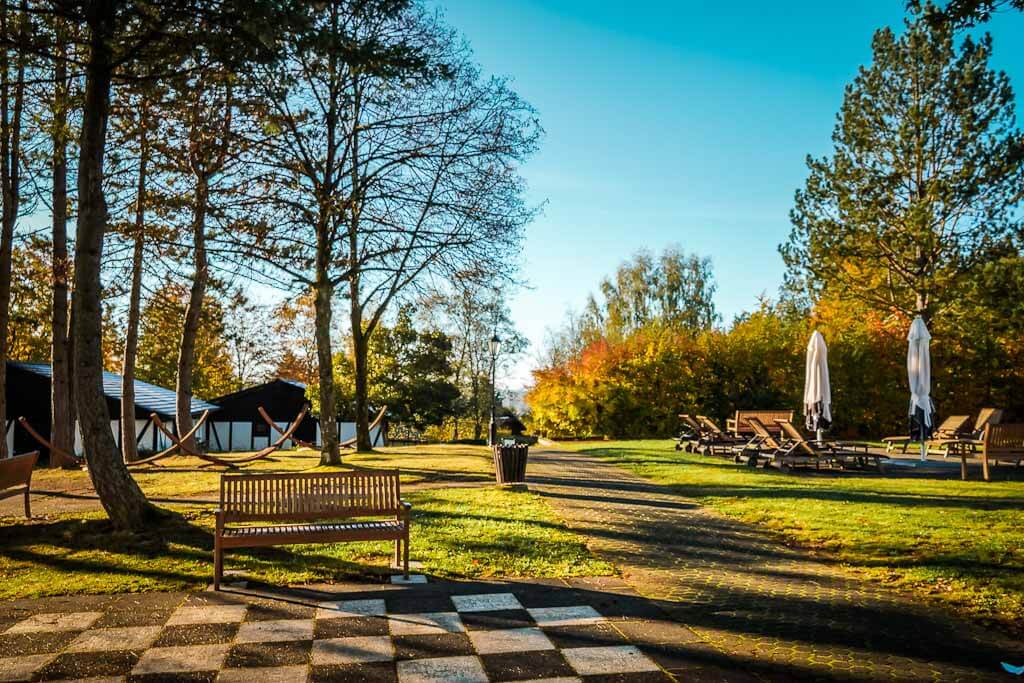 Sporthotel Grafenwald - Liegewiese und Freiluftschach