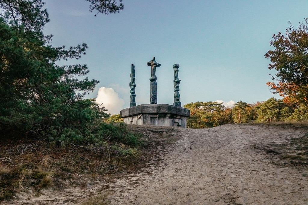 Skulpturen auf einer Sandd&uuml;ne im De Hoge Veluwe Nationalpark