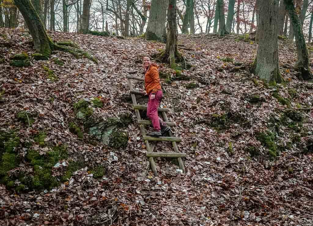 Couchflucht Sabrina Bechtold beim Wandern auf dem Wispertaunussteig zur Burgruine Blideneck