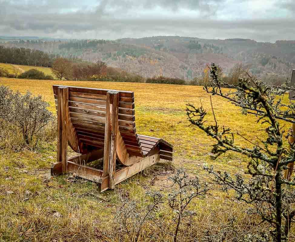 Relaxliege beim Wandern im Taunus auf dem Wispertaunussteig