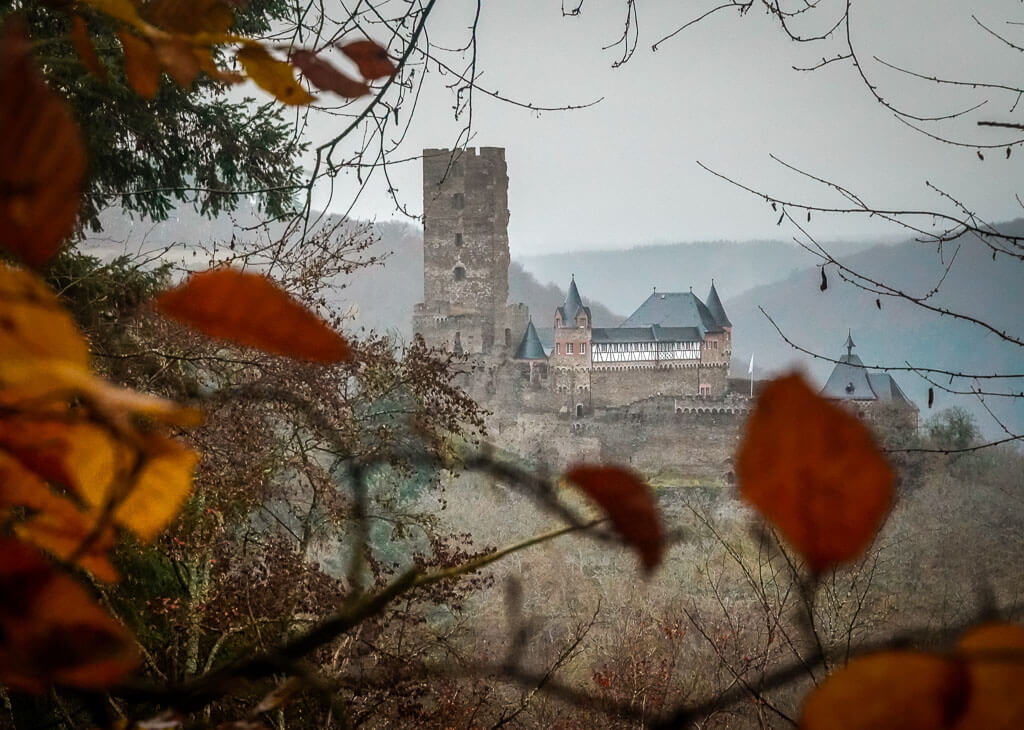 Sauerburg im November auf dem Wispertaunussteig