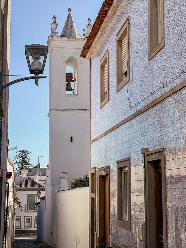 Gasse in Tavira an der Algarve
