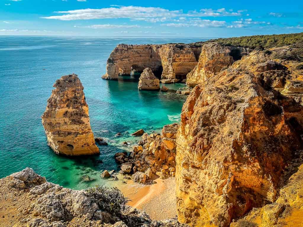 Wandern an der Algarve auf dem Seven Hanging Valleys Trail bei Carvoeiro