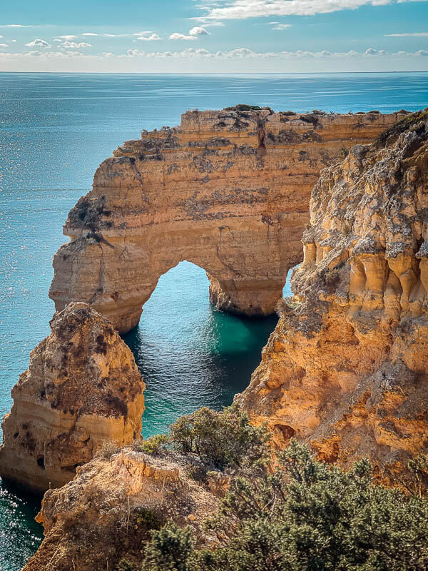 Wandern an der Algarve an den Klippen der Seven Hanging Valleys