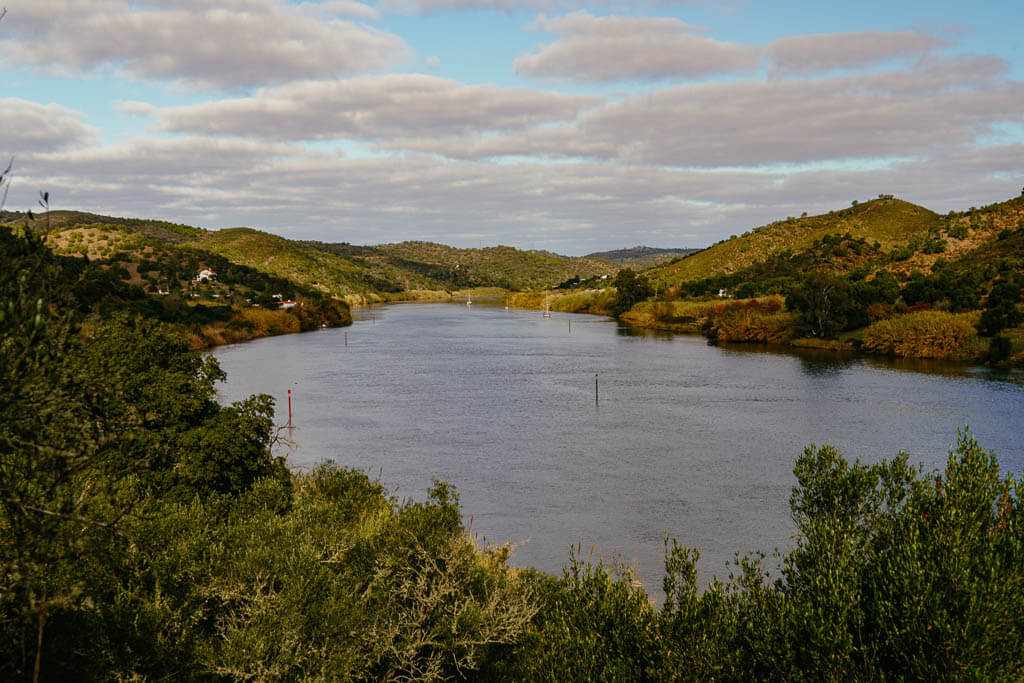 Wandern an der Algarve entlang des Flusses Guadiana bei Alcoutim