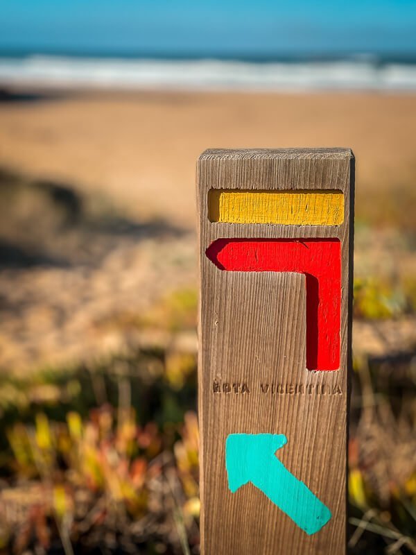 Wandern an der Algarve auf der Rota Vicentina am Praia do Amado