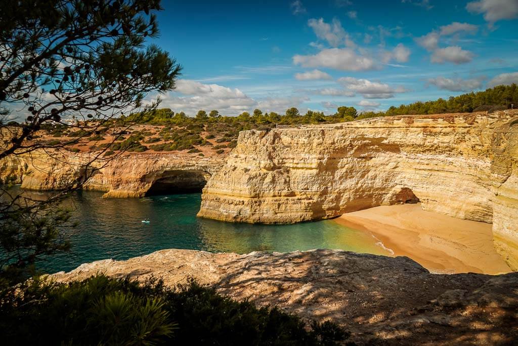 Wandern an der Algarve auf dem Seven Hanging Valleys Trail bei Carvoeiro