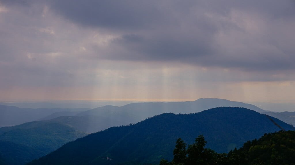 Fernsicht auf die Alpen und die Adria vom Monte Kolovrat auf dem Alpe-Adria-Trail