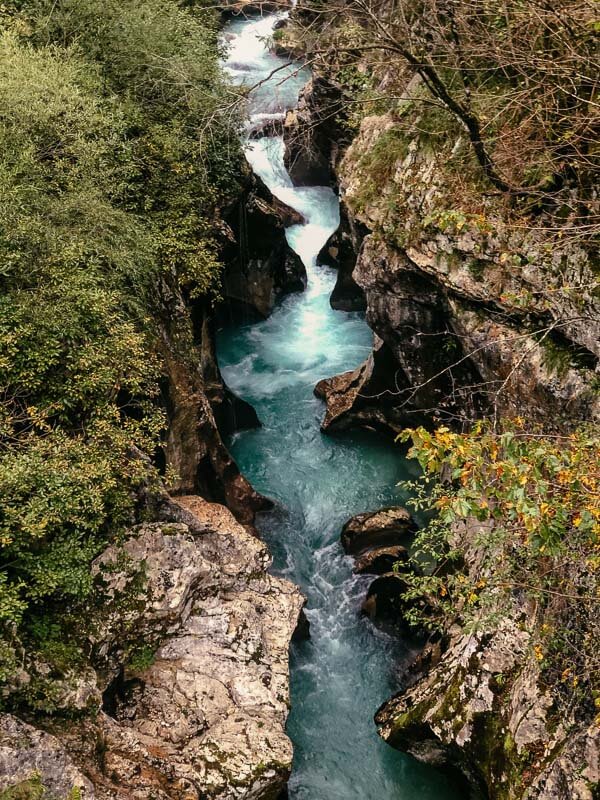 Soca Schlucht zwischen Trenta und Bovec auf dem Alpe-Adria-Trail