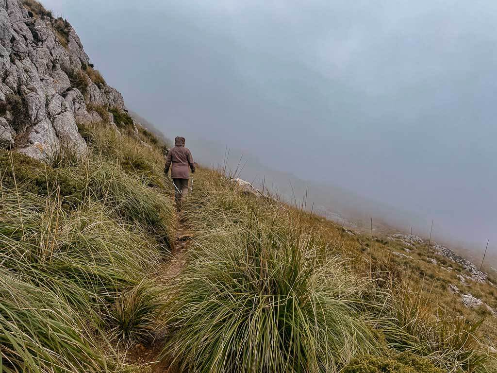 Nebel auf dem Wanderweg GR221 durch die Serra de Tramuntana