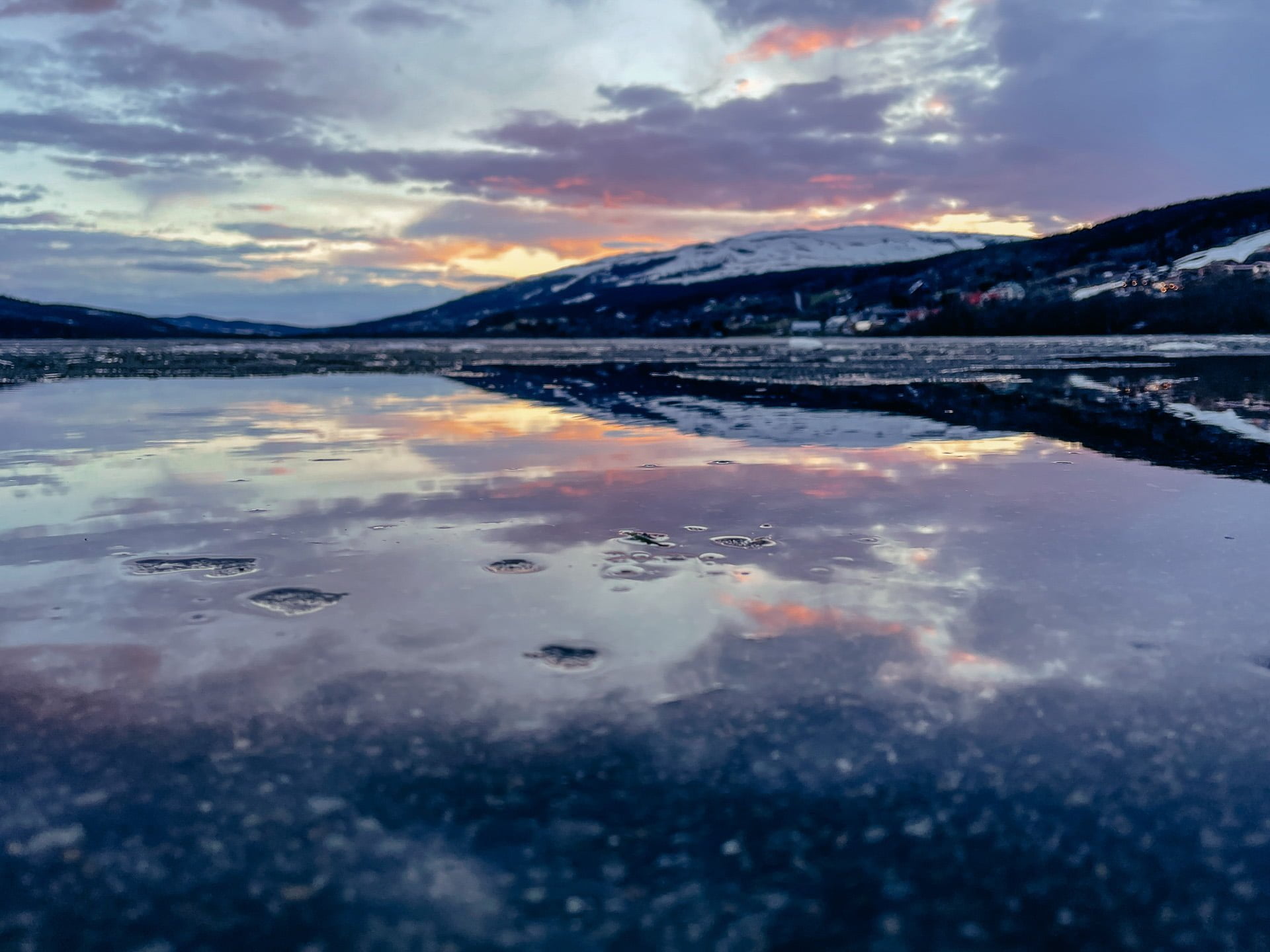 Magische Abendstimmung und Sonnenuntergang am Indalsälven in Åre