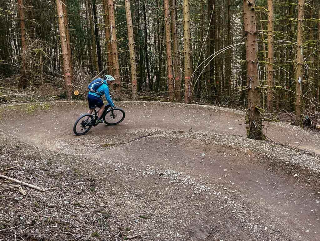 Mountainbiker auf dem Flowtrail am D&ouml;braberg