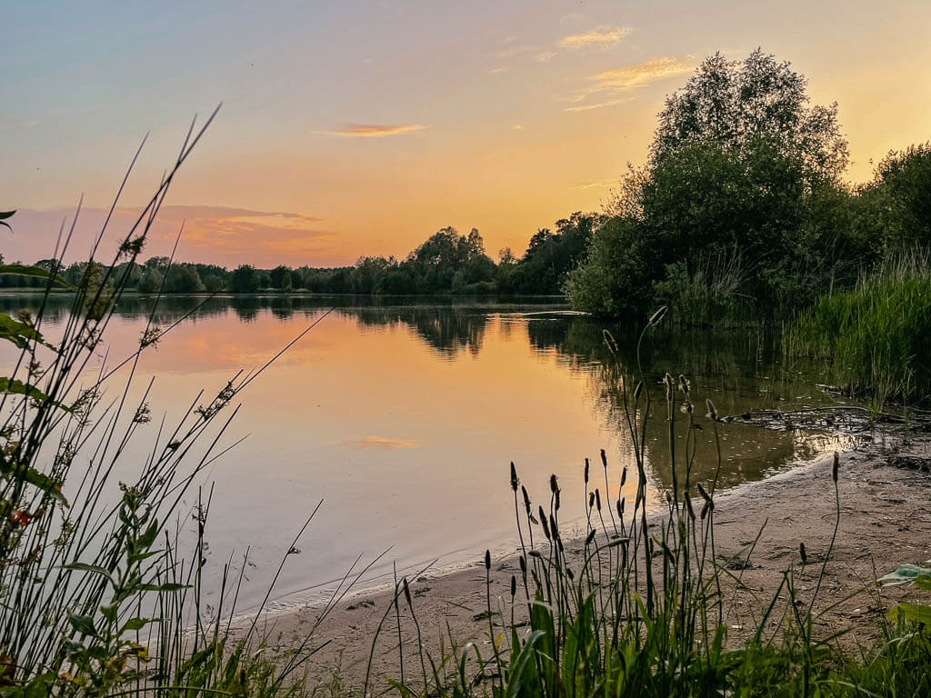 Achterhoek - Sonnenuntergang am Badesee Hambroekplas bei Oetdoor