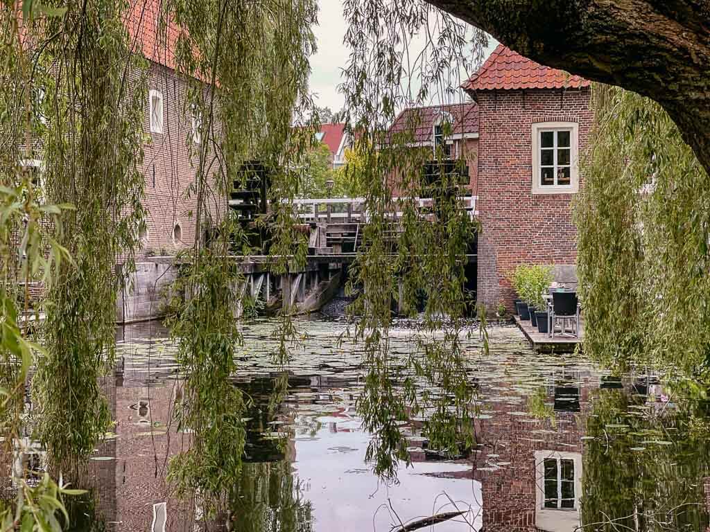 Blick auf die alte Wasserm&uuml;hle in Borculo, Achterhoek