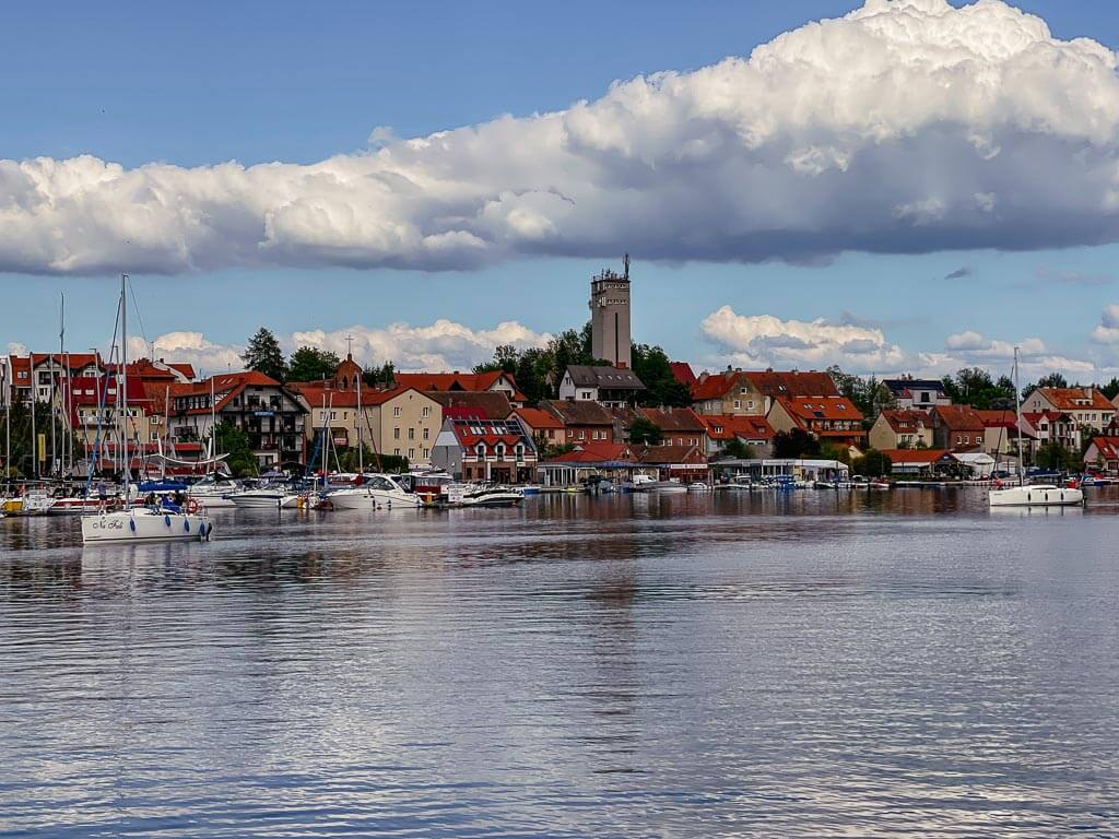 Nikolaiken in Masuren, vom Boot aus gesehen