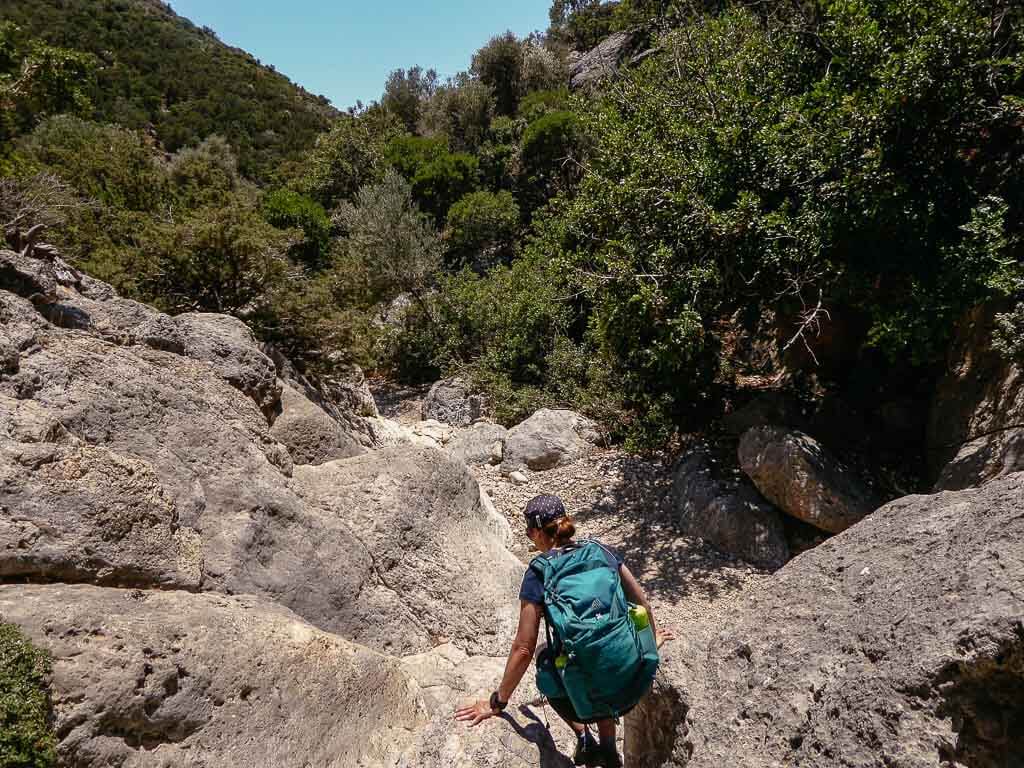 Kretas Schluchten - Couchflucht klettert in der Anidri Schlucht.