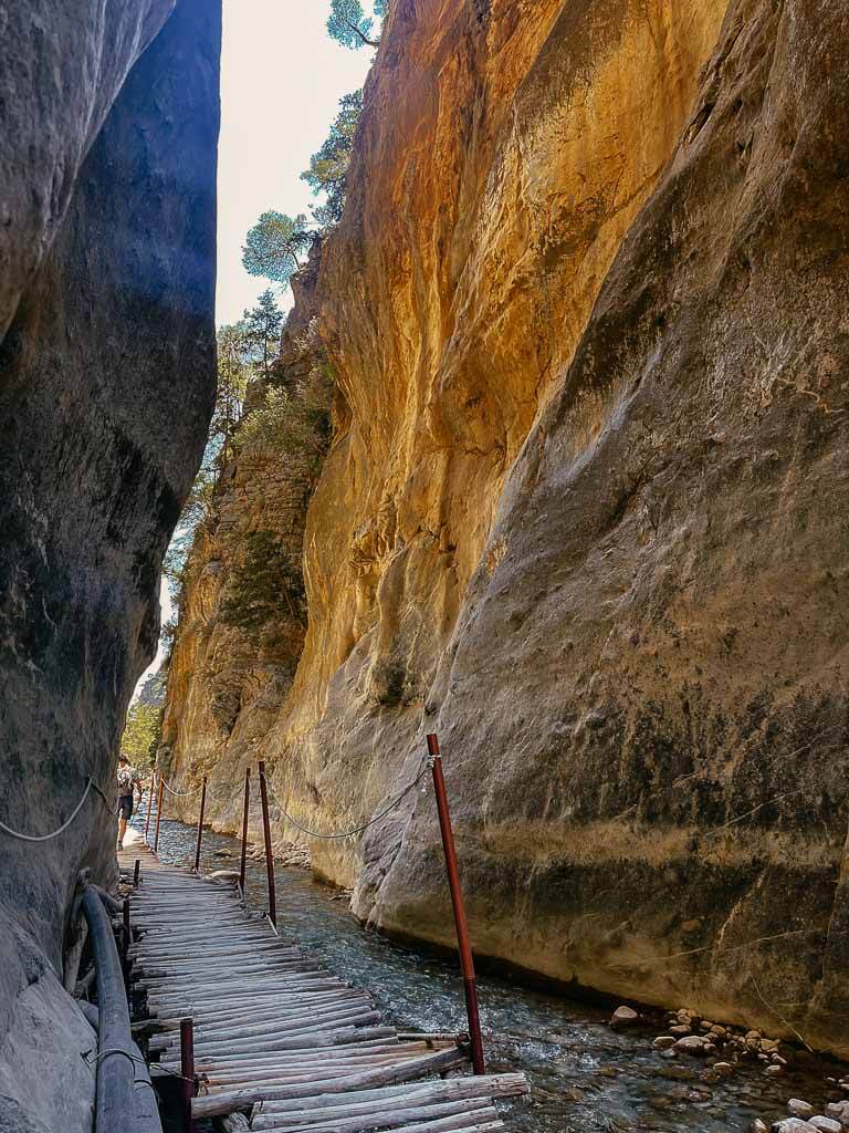 Kretas Schluchten - Holzsteg in der Eisernen Pforte der Samaria Schlucht