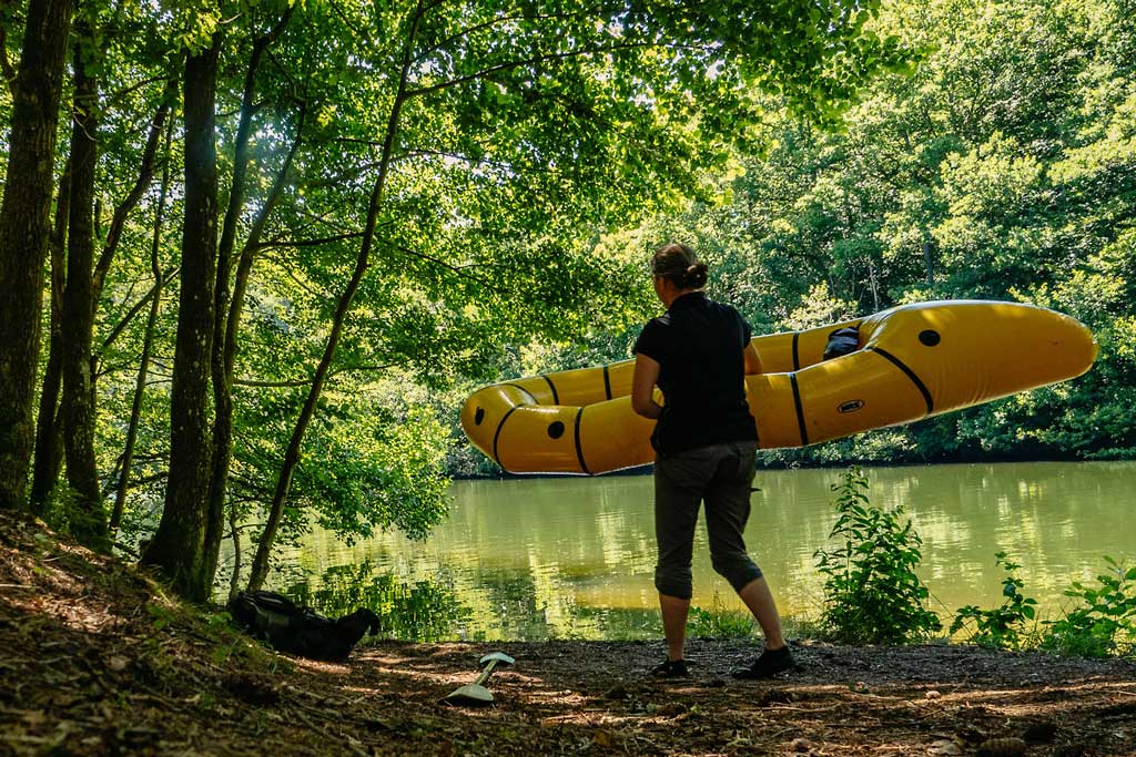 Packraft Trail Luxemburg - Packraft zu Wasser lassen
