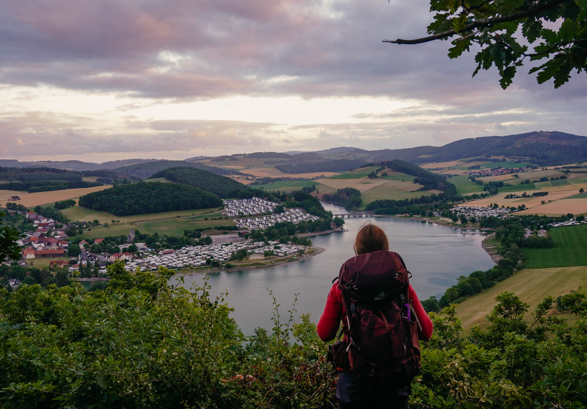 Couchflucht genießt Aussicht auf den Diemelsee vom St. Muffert Aussichtspunkt