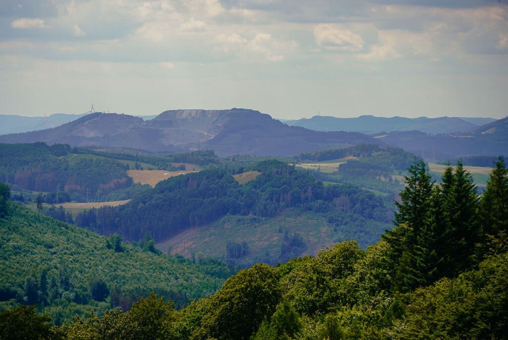 Sauerland Wanderd&ouml;rfer - Bergpanorama auf dem Briloner Kammweg