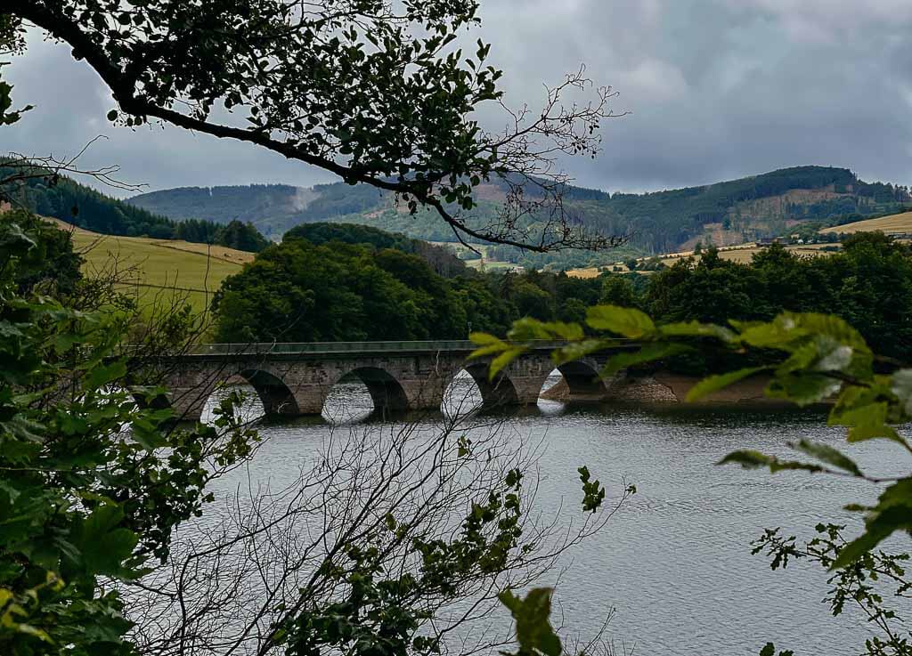 Qualit&auml;tsregion -Sauerland Wanderd&ouml;rfer Seebr&uuml;cke am Diemelsee