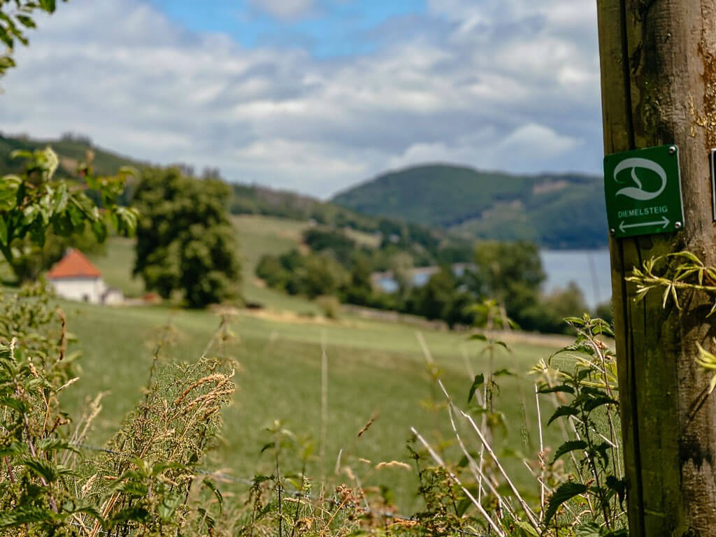 Sauerland Wanderd&ouml;rfer - Wandern auf dem Diemelsteig am Diemelsee