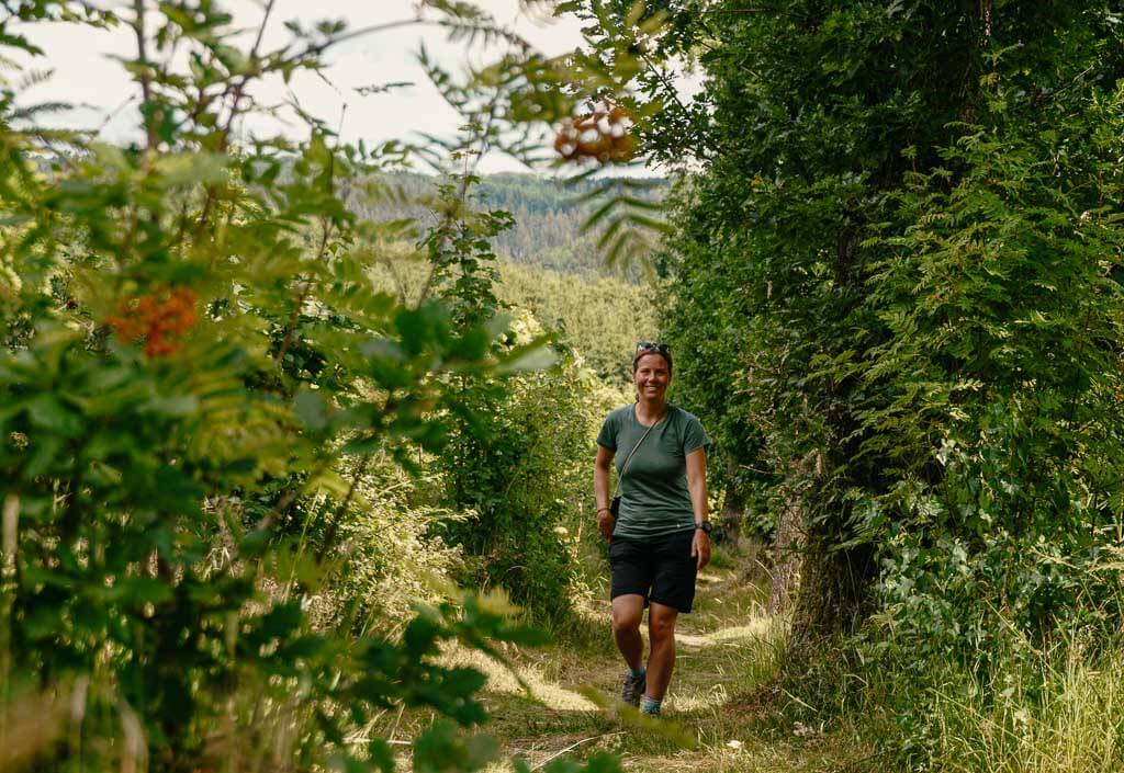 Couchflucht Sabrina Bechtold wandert auf den Sollingh&ouml;hen in der Solling-Vogler-Region