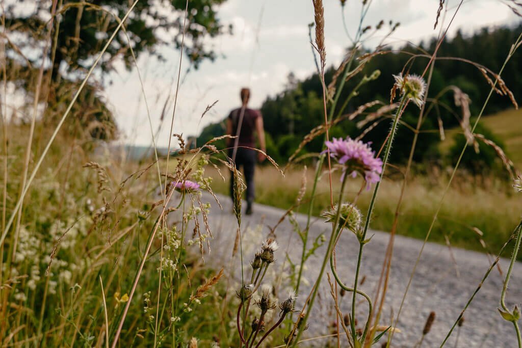 Couchflucht Sabrina Bechtold wandert auf dem Weserberglandweg in der Solling-Vogler-Region