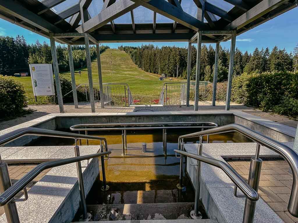 Sch&ouml;neck im Vogtland - Kneippbecken an der Talstation des Sessellifts