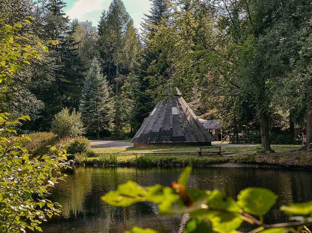 Sch&ouml;neck im Vogtland - Meilerh&uuml;tte mit See