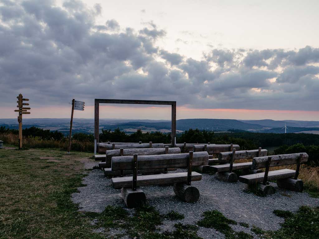 Sonnenuntergang am Landschaftskino auf dem K&ouml;terberg im Teutoburger Wald
