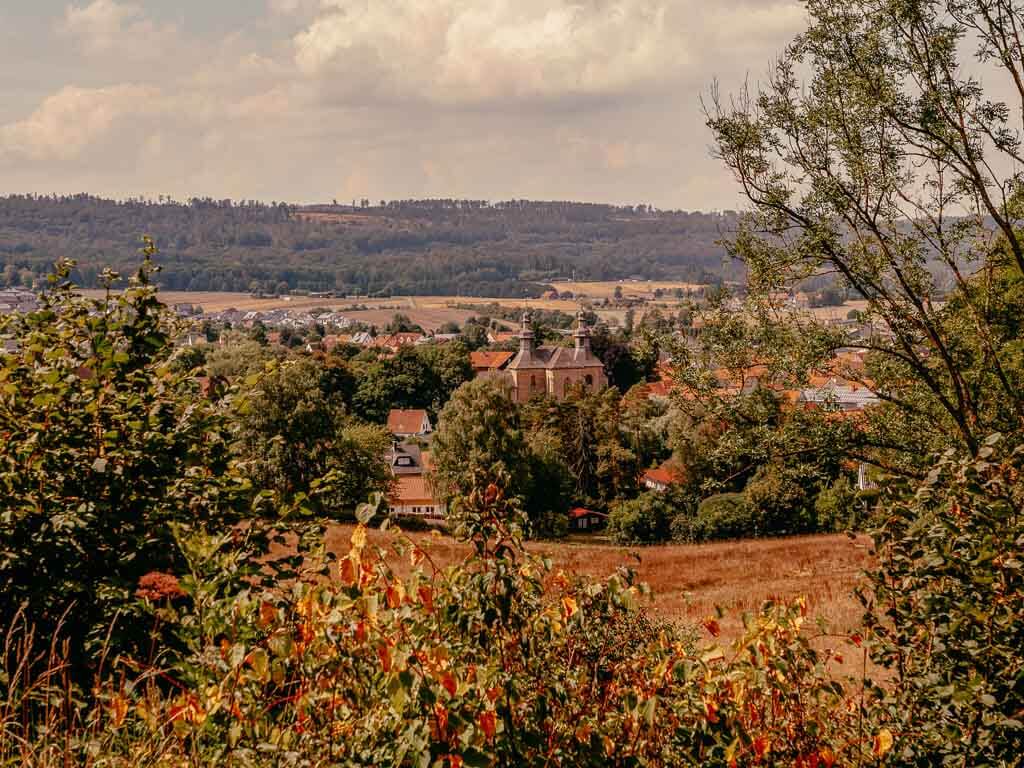 Ausblick auf Willebadessen beim Wandern auf dem Hitgenheierweg im Teutoburger Wald