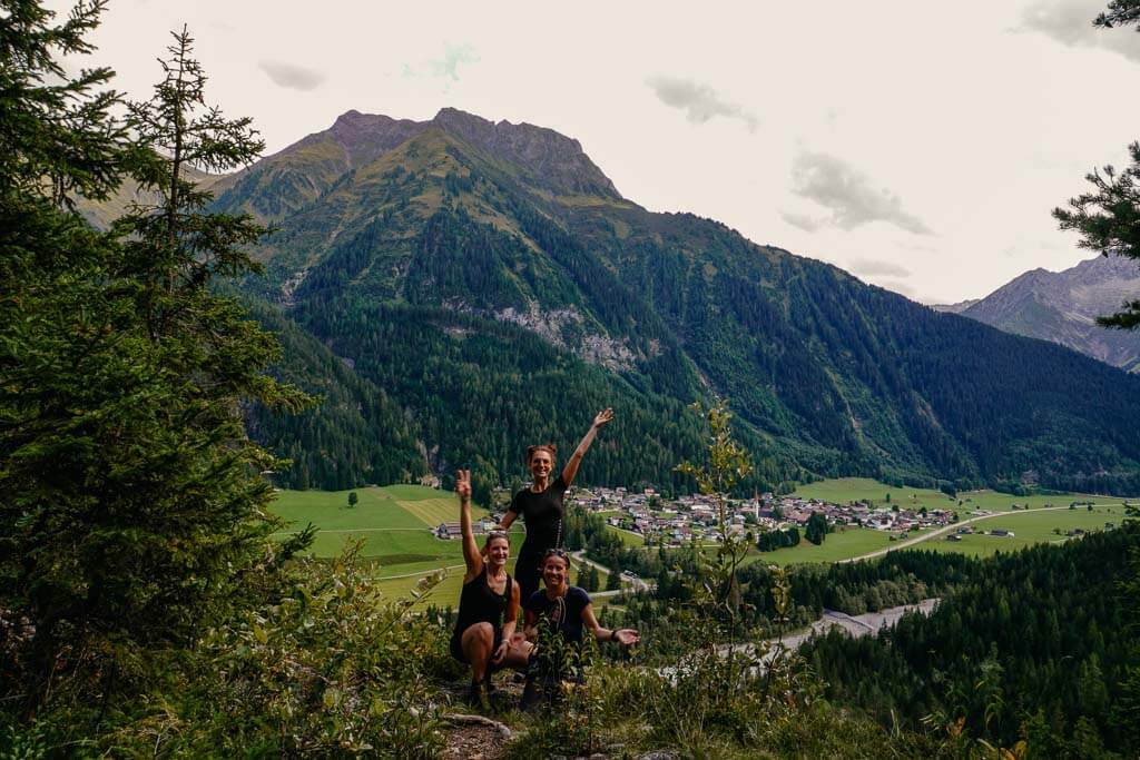 Couchflucht, Abenteuermomente und Alpen Actief am Aussichtspunkt auf dem Lechweg bei Elmen