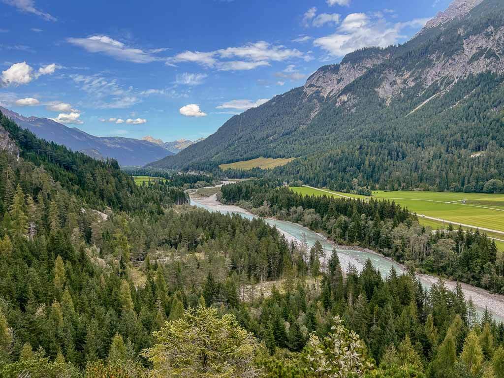 Lechweg - Lech und Berglandschaft bei Elmen