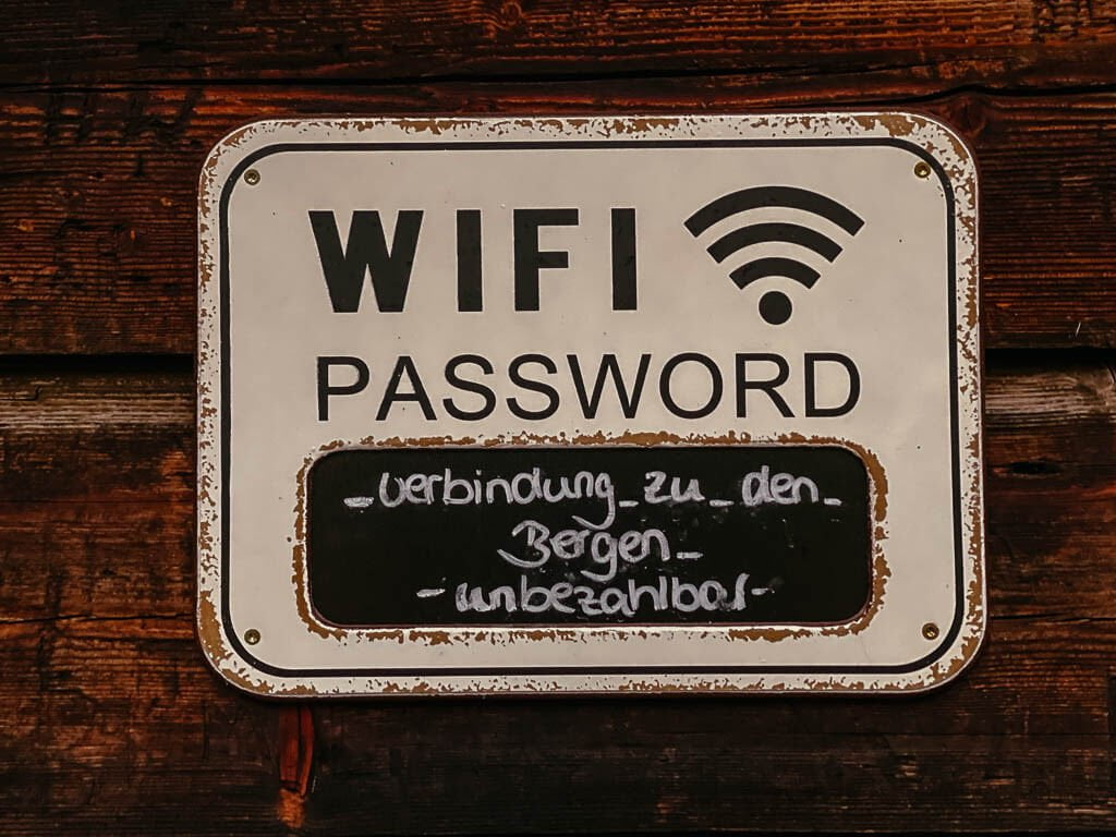 Schild kein WIFI und WLAN in der Kenzenh&uuml;tte im Allg&auml;u