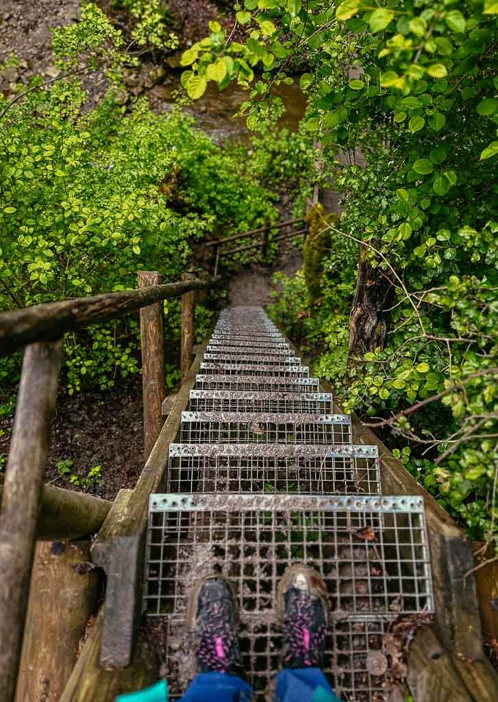 Schluchtensteig wandern am Schleifenbachwasserfall in Blumberg