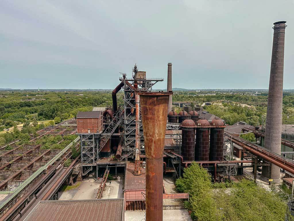 Ausblick von der Aussichtsplattform am Hochofen 5 im Landschaftspark Duisburg-Nord