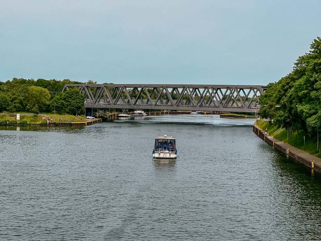 Am Rhein-Herne-Kanal kurz vor der Schleuse Oberhausen-Lirich