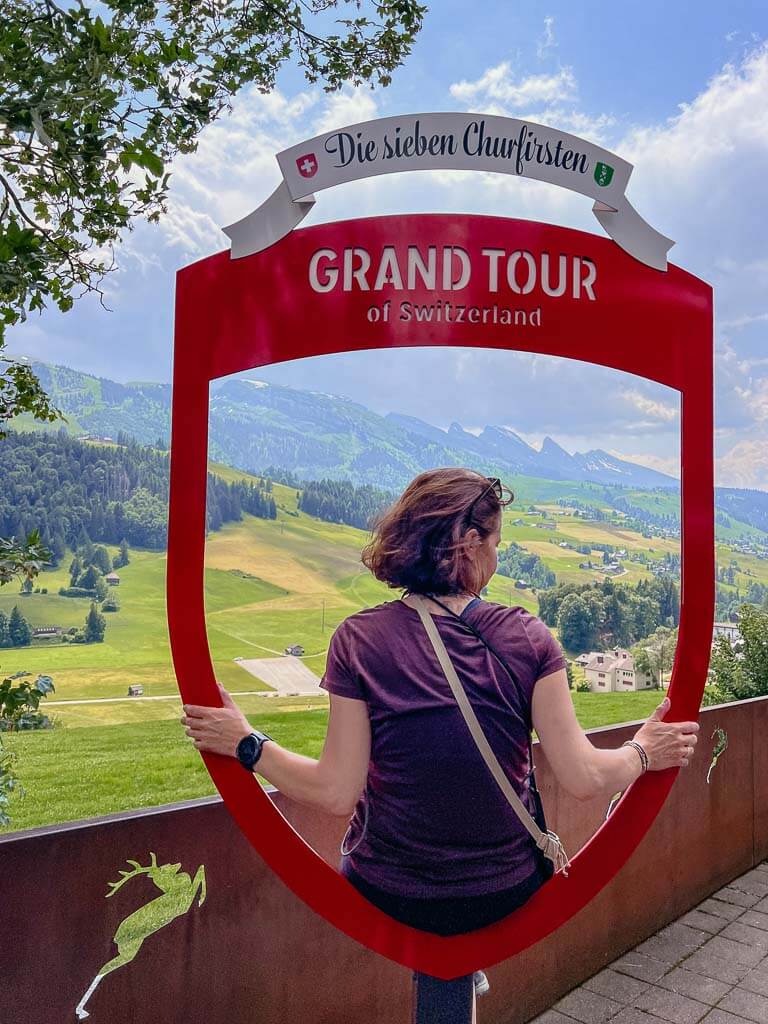 Grand Tour of Switzerland Fotospot Schild der sieben Churfirsten bei Wildhaus
