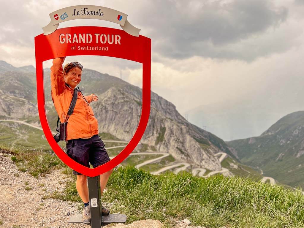 Grand Tour of Switzerland an der Tremola-Alpstra&szlig;e am Gotthardpassemola-Alpstra&szlig;e am Gotthardpass