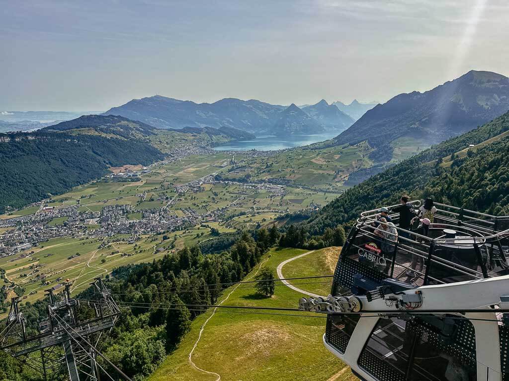 Fahrt mit der Cabriobahn aufs Stanserhorn am Vierwaldst&auml;ttersee