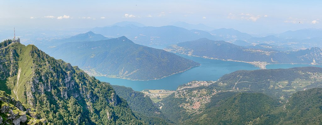 Ausblick auf den Luganersee und die Seenlandschaft in Norditalien vom Monte Generoso